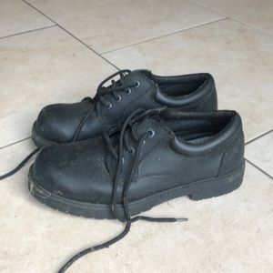 Men’s size 8 dress shoe